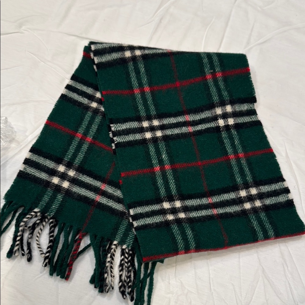 Authentic Burberry Green Plaid Scarf - Picture 3 of 9